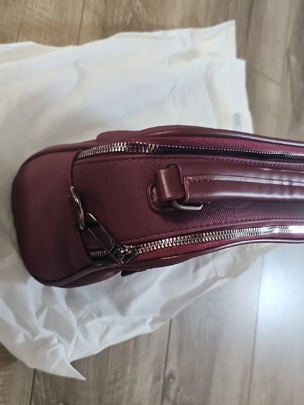 Women's Leather Crossbody Bag in Burgundy
